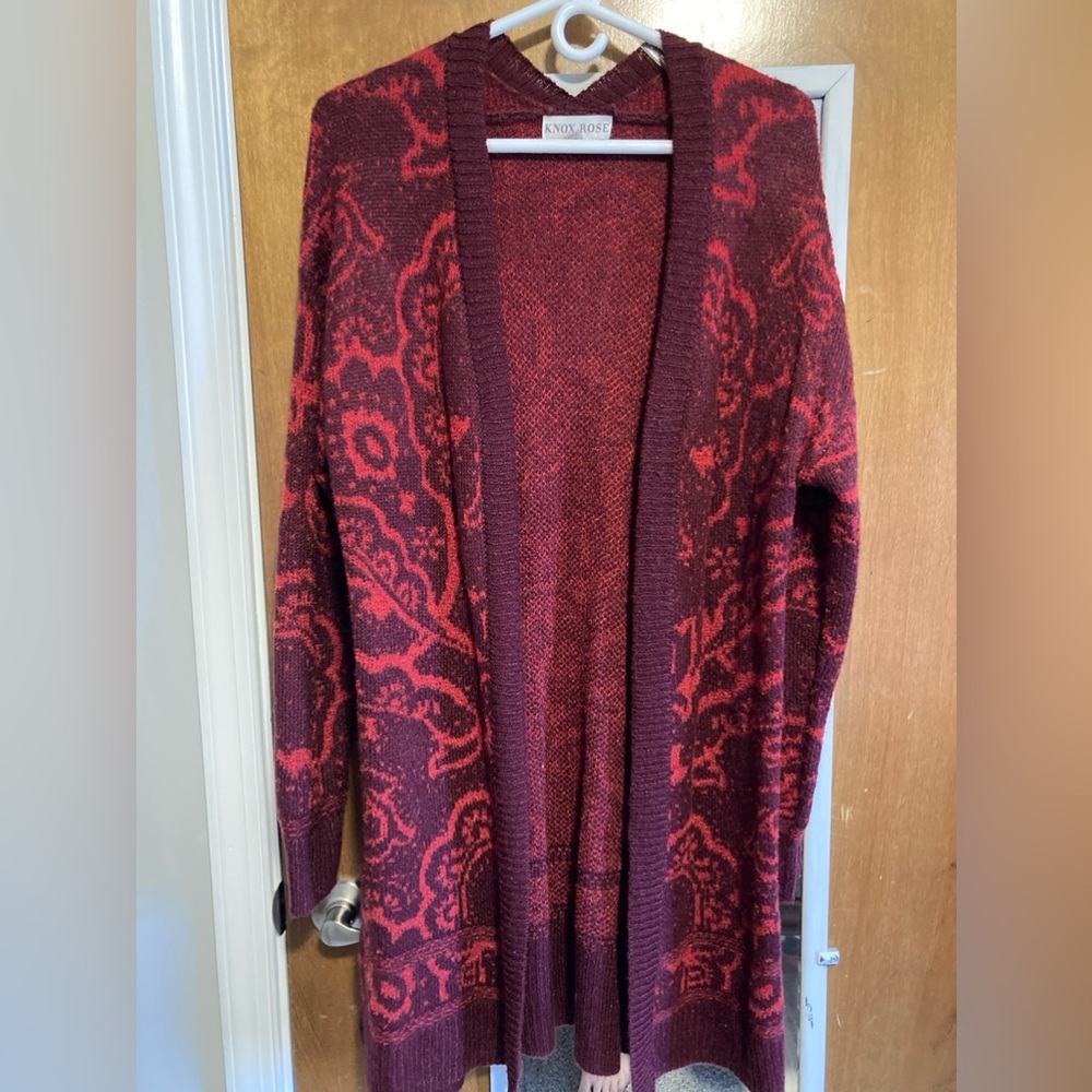 Knox Rose sweater in VA TECH colors.  Excellent condition.